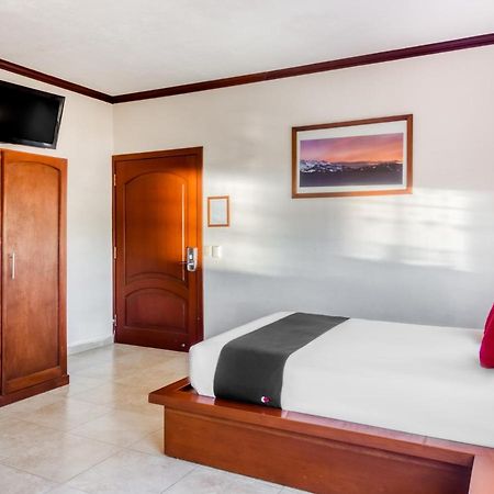 Monte Salerno Hotel & Suites Montemorelos 外观 照片