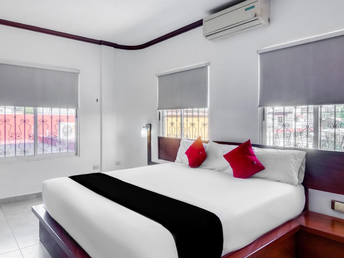 Monte Salerno Hotel & Suites Montemorelos 外观 照片