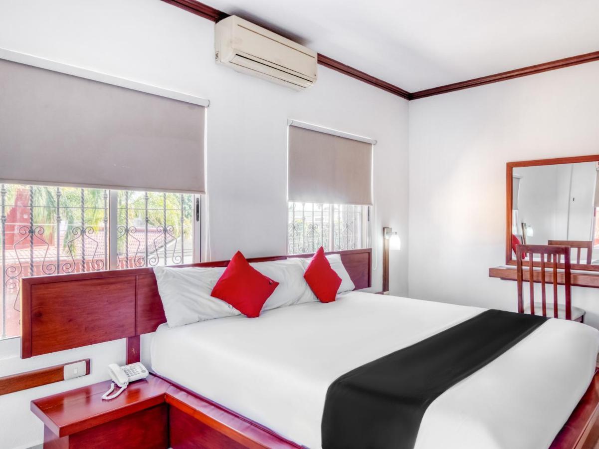 Monte Salerno Hotel & Suites Montemorelos 外观 照片