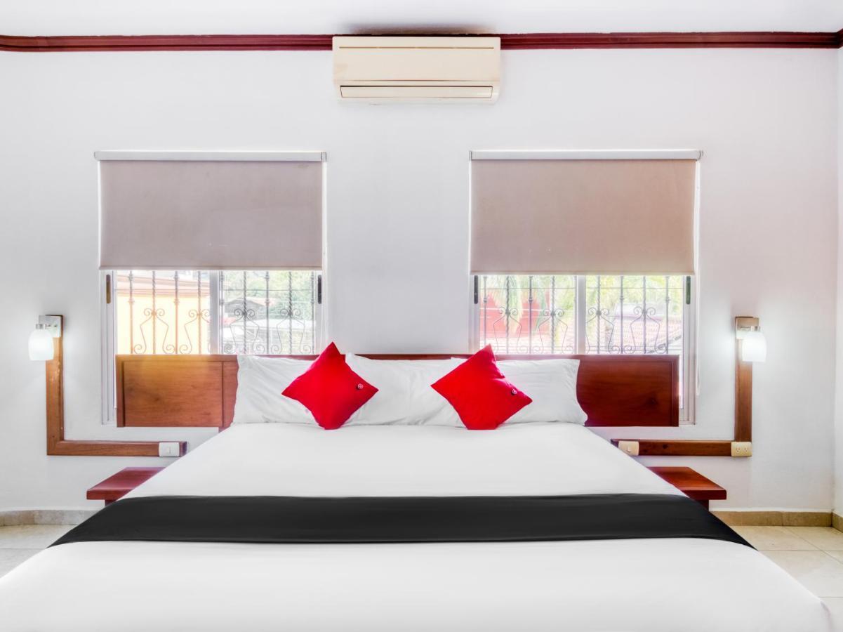Monte Salerno Hotel & Suites Montemorelos 外观 照片