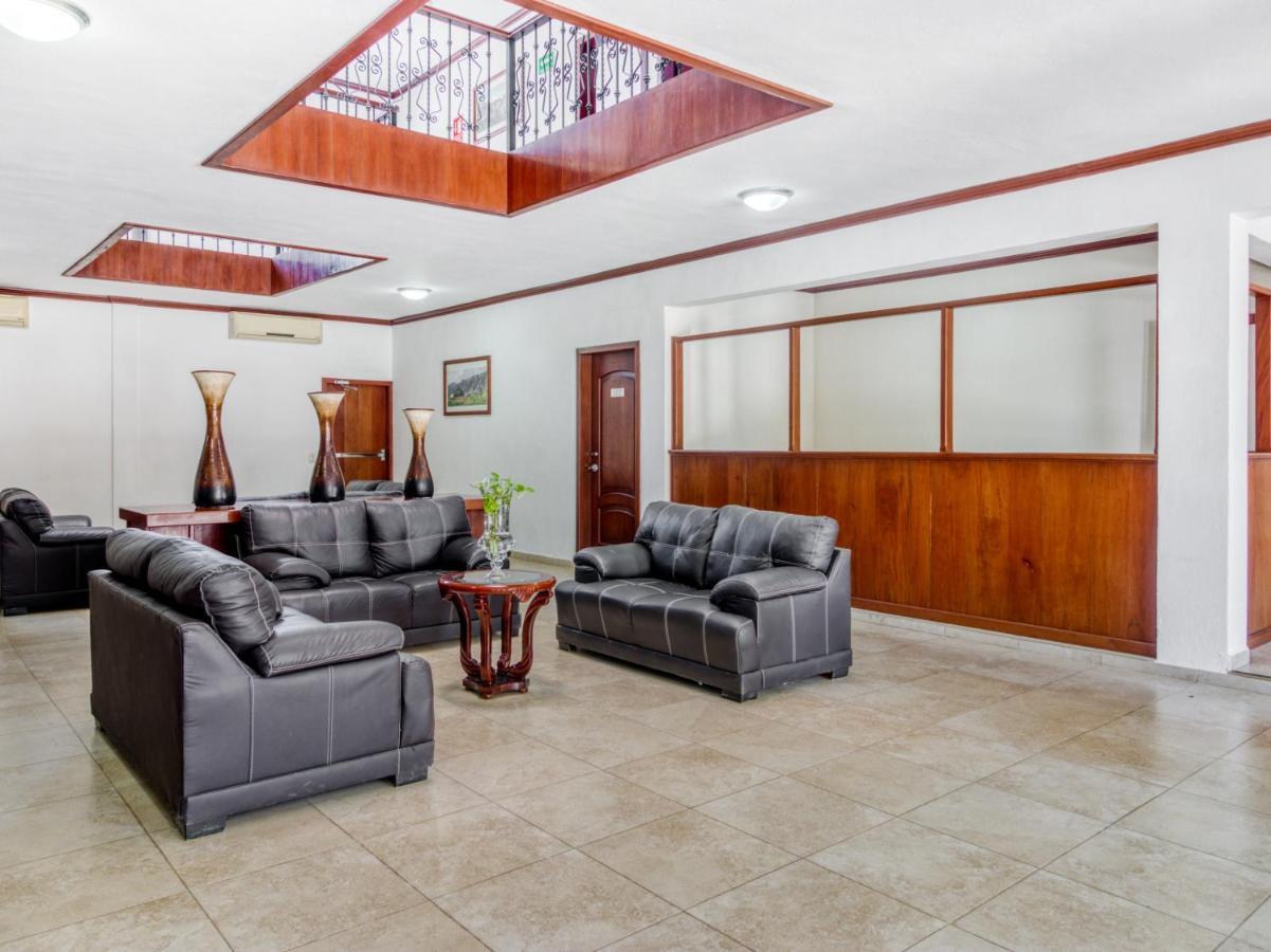 Monte Salerno Hotel & Suites Montemorelos 外观 照片