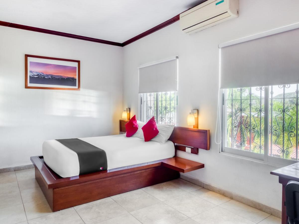 Monte Salerno Hotel & Suites Montemorelos 外观 照片