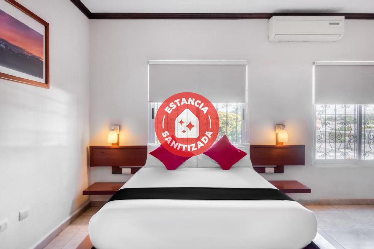 Monte Salerno Hotel & Suites Montemorelos 外观 照片